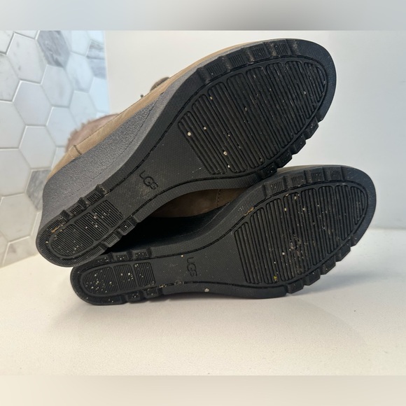 UGG Bridgit Womens 6.5 Wedge Boots Waterproof Suede Leather Sheepskin Lined Grey - Picture 11 of 12